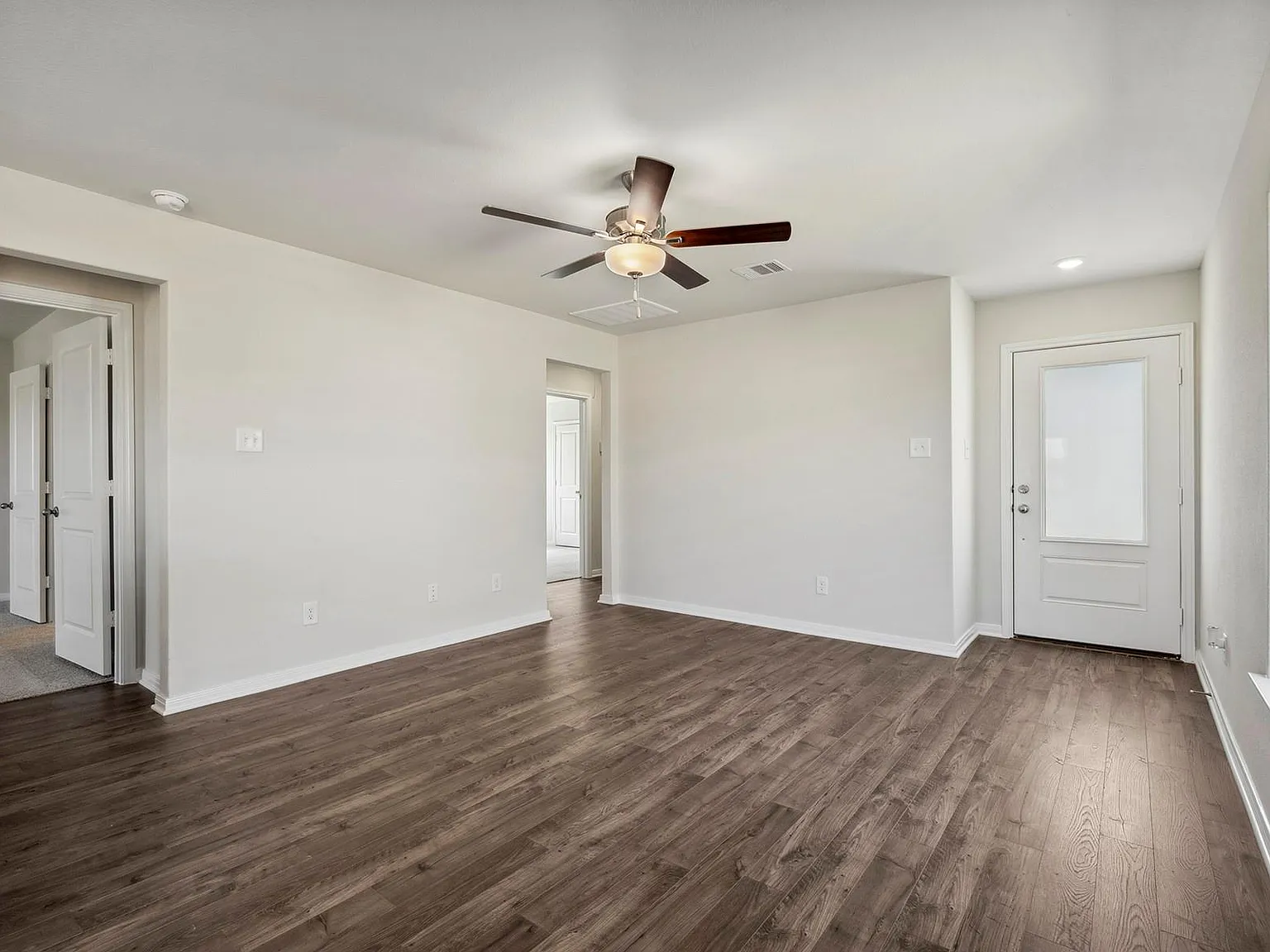 3 bed, 2.0 bath, 1076 sqft, $1,725 — Photo 4