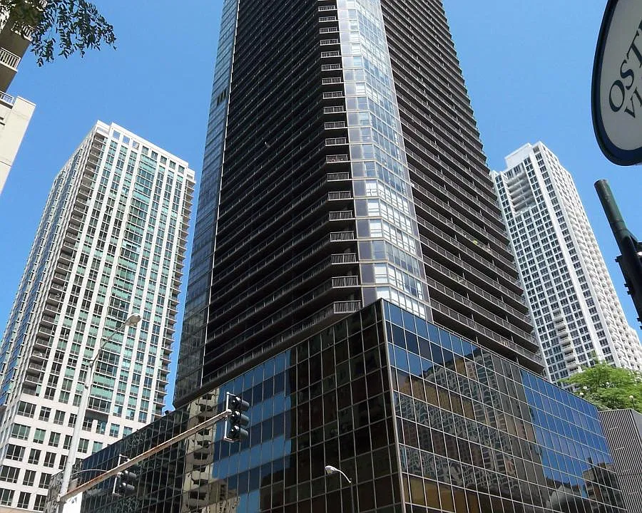 10 E Ontario St #905