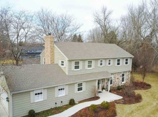 3606 W Chantilly Ct, Mequon, WI 53092