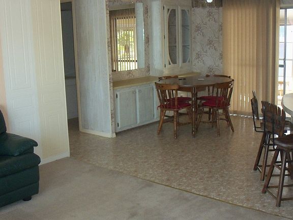 5th image of 182 Windsor Dr