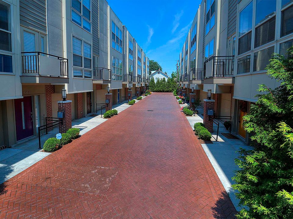 1st image of 12583 Larchmere Blvd #W-2