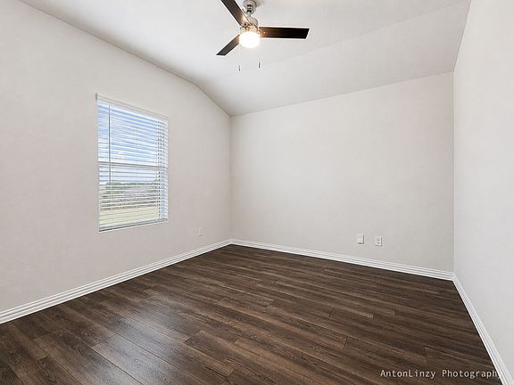 4th image of 3230 Baehr Dr