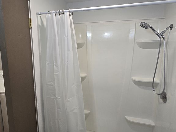 4th image of 3220 S Clark St #3220