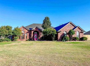 8 SW Riverbend Dr, Lawton, OK 73505