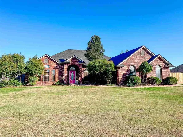8 SW Riverbend Dr, Lawton, OK 73505