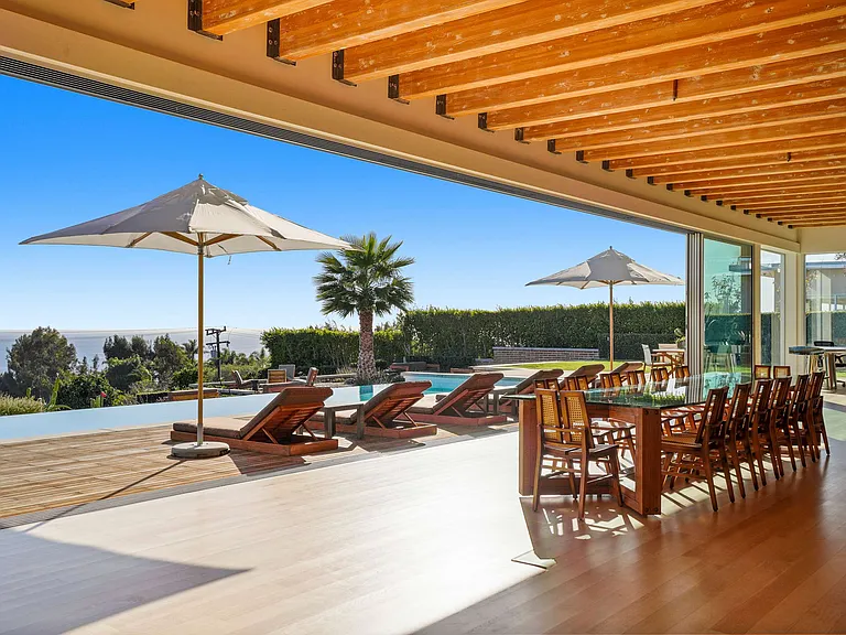 Catch golden hours with uninterrupted ocean views.