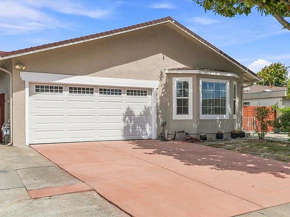 3rd image of 35014 Begonia St
