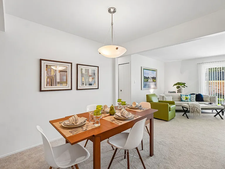 Kensington Manor Apartments — Photo 39