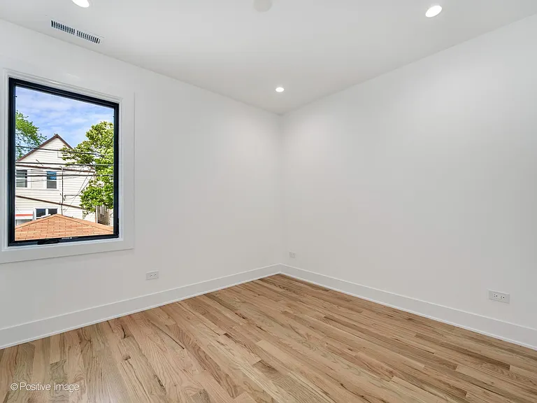 1838 N Rockwell St #2 — Photo 3