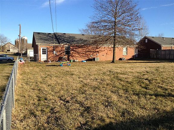 2nd image of 109 Woodbreeze Ln
