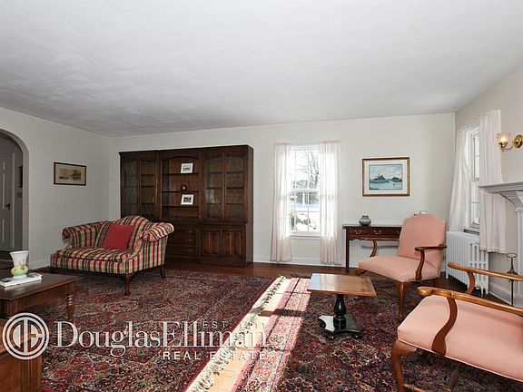 2nd image of 49 Meadowbrook Dr