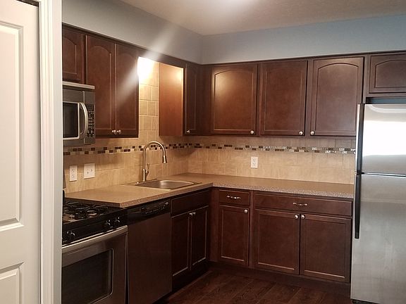 4th image of 9040 Portage Pointe Dr