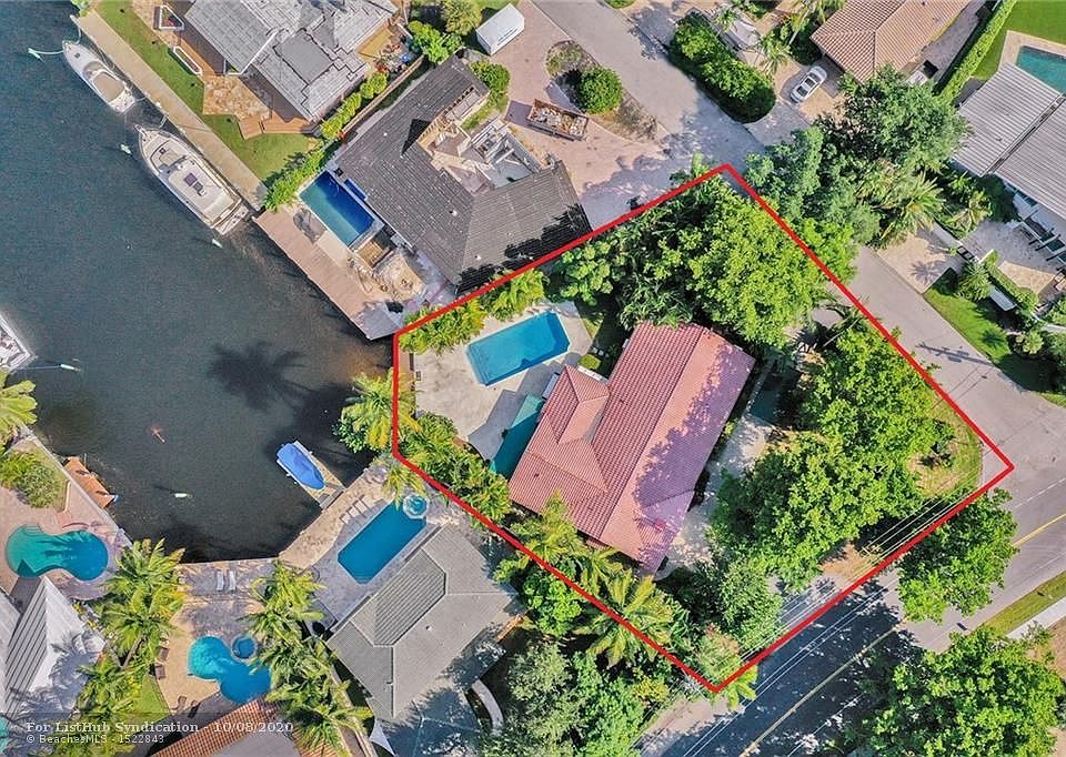 1st image of 2424 Bayview Dr