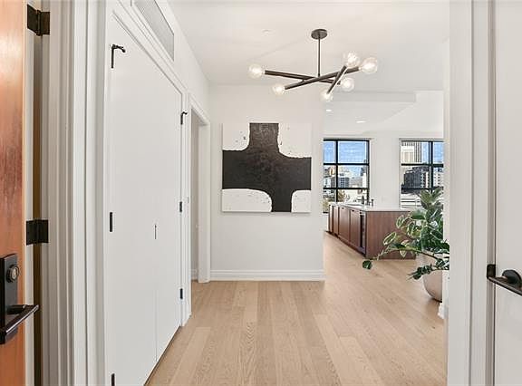 4th image of 1001 Julia St APT 6E
