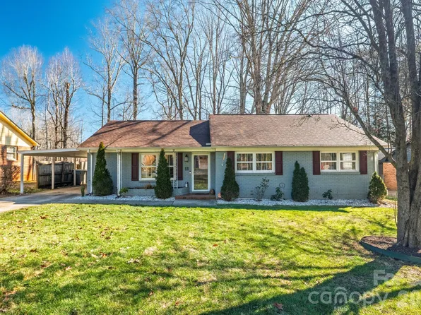 10305 Starwood Dr, Charlotte, NC 28215