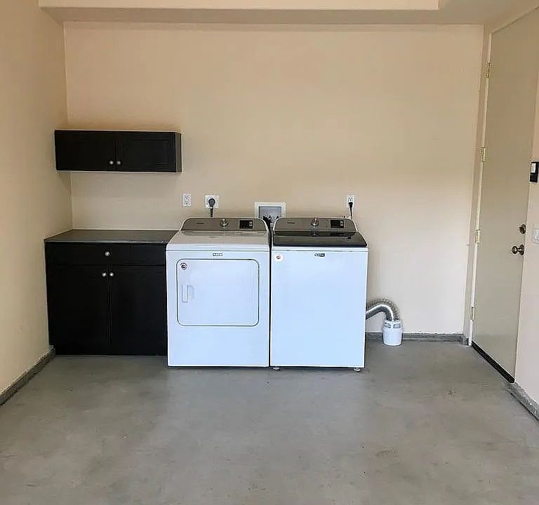 2nd image of 1306 Pine Ave #1200