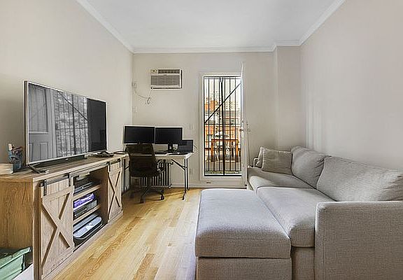 2nd image of 57 W 86th St APT 4A