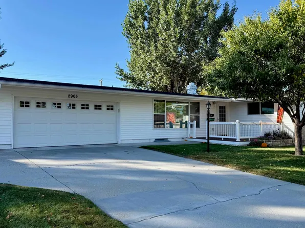 2905 2nd Ave SW, Minot, ND 58701