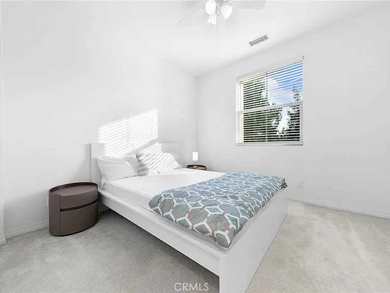 117 Henson — Photo 33