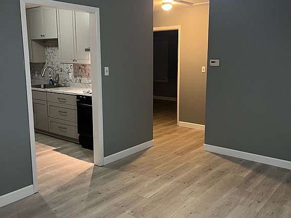 5th image of 822 Westlawn Dr