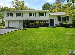 232 West Pl, Washington Township, NJ 07676