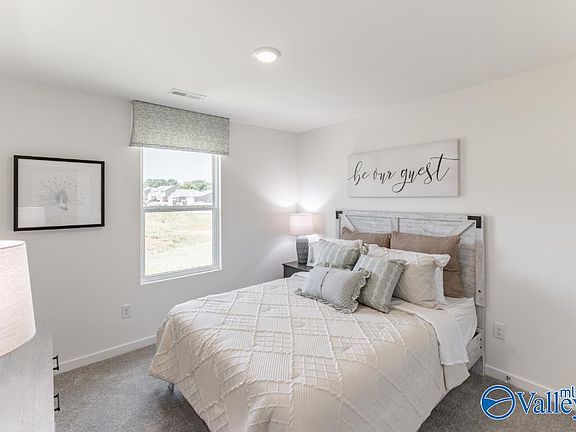 3rd image of 126 Snapdragon Rd