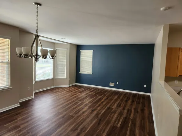 47624 Pembroke Dr #98, Canton, MI 48188