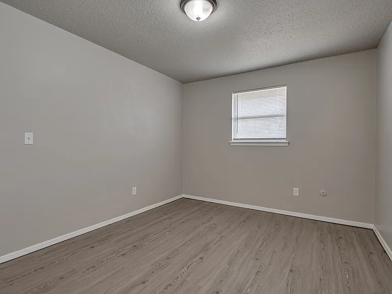 1525 McGregor Dr — Photo 9