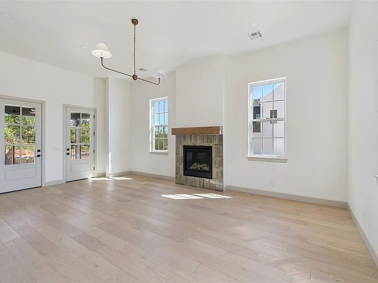 18835 Selah Way — Photo 11