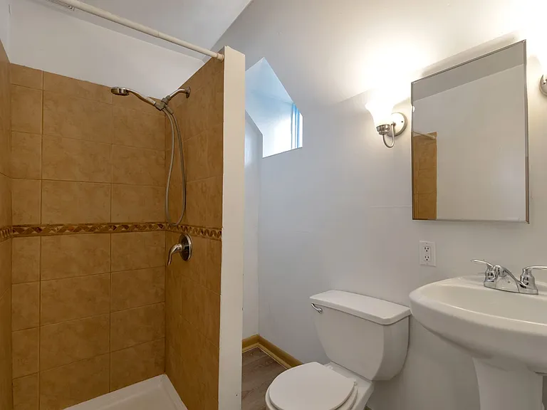 2530 S Gramercy Ave — Photo 1