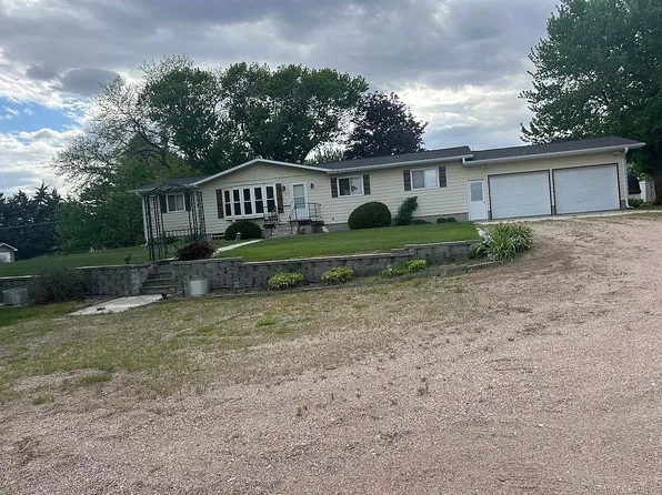 107 E Cemetery St, Pleasanton, NE 68866