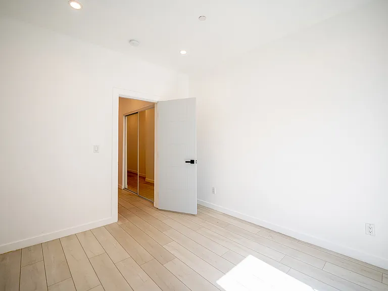 246 1/2 N Dillon St #246-1/2 — Photo 14