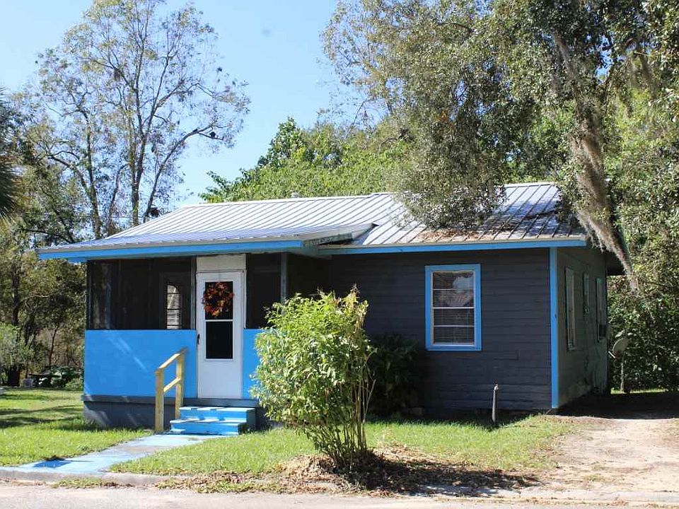 1st image of 161 NE Mandina Ave
