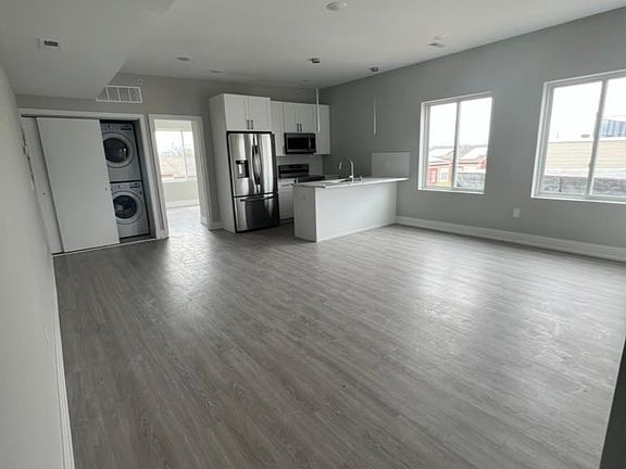 3rd image of 651 N 35th St #401