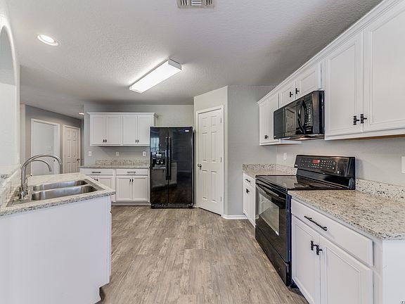 4th image of 6707 Raintree Place
