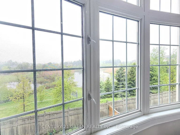12 Royal West Dr — Photo 33