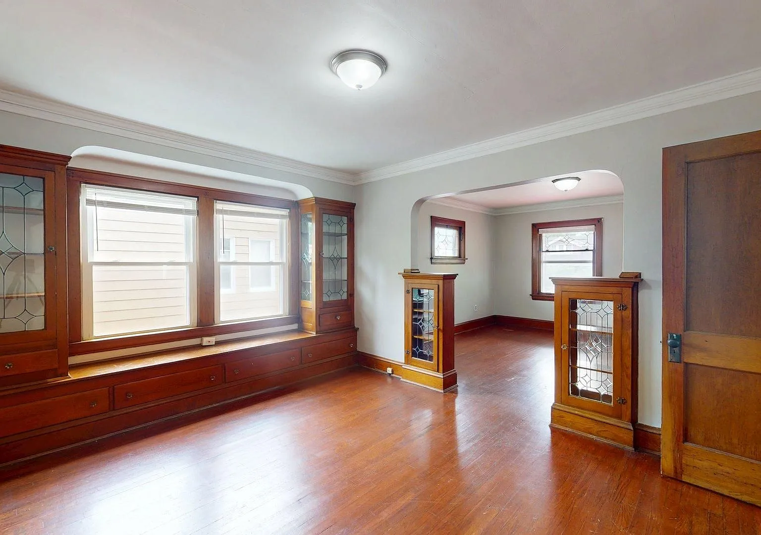 9715 Plymouth Ave — Photo 1