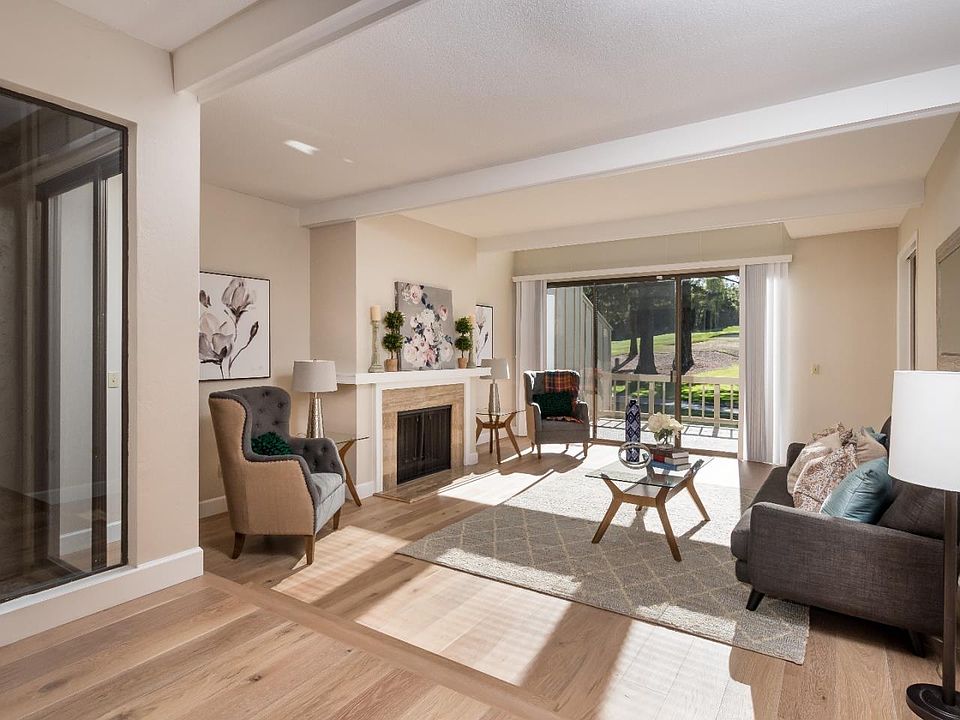 1st image of 542 Sand Hill Cir