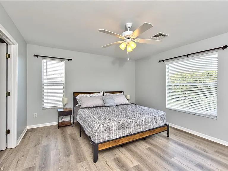 11533 Woodmount Ln — Photo 12