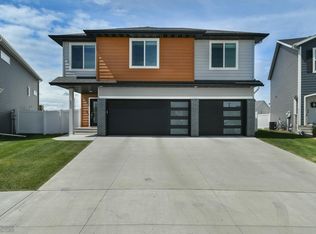 6895 16th St S, Fargo, ND 58104