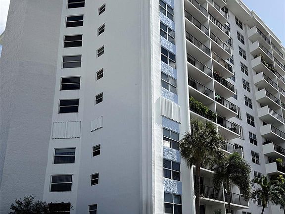 4th image of 1800 N Andrews Avenue #1G