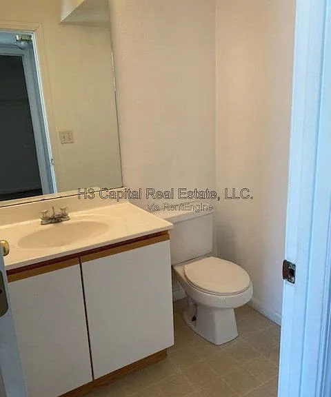 6040 Old Collinsville Rd #5 — Photo 4