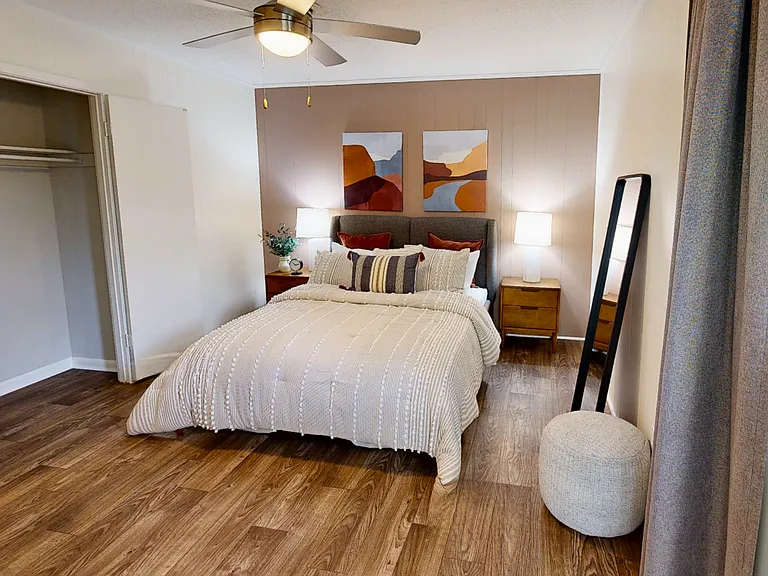 Newly Renovated 2 bed 1.5 bath-Villas at North Point and South Point Apartments