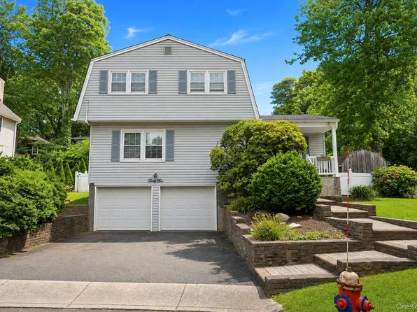 35 Sanford Street, Huntington Station, NY 11746