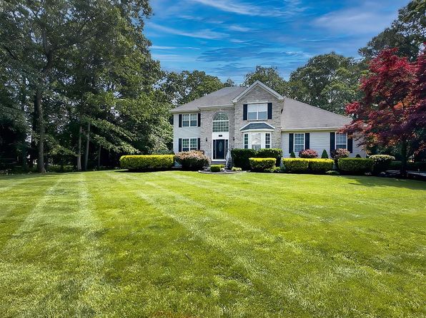 122 Erin Dr