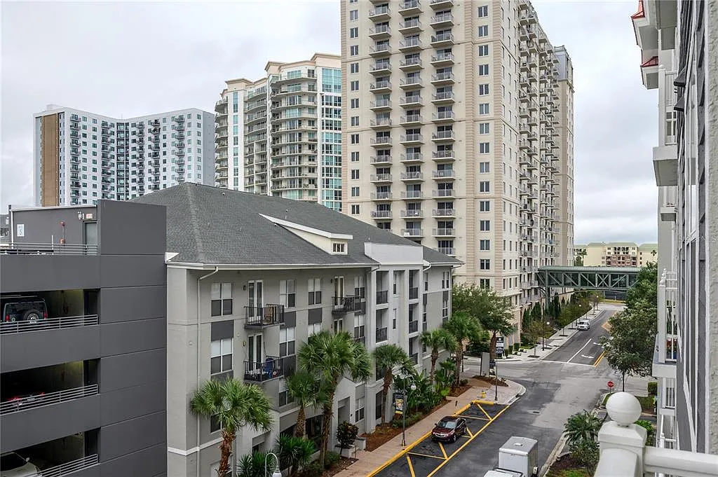 2 bed, 2.0 bath, 1184 sqft, $2,850 — Photo 4