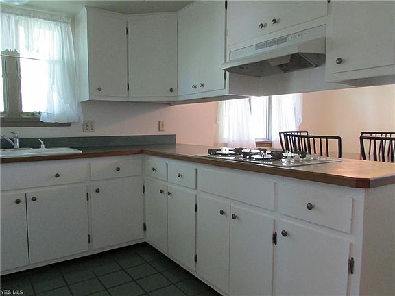 5th image of 7751 Edgewood Ln