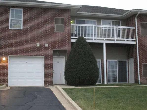 6846 102nd St #1-5, Pleasant Prairie, WI 53158