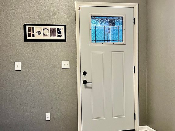 3rd image of 1477 Evergreen Dr