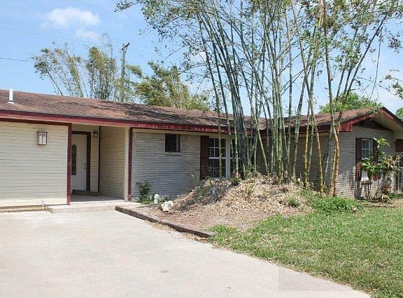 2nd image of 2221 N Parkwood Dr